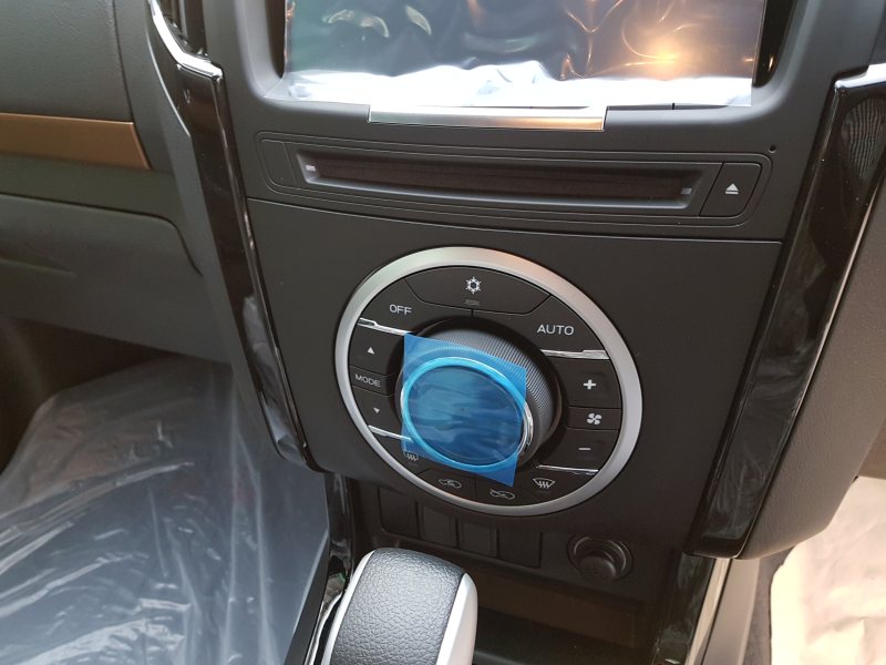 2019 Isuzu Dmax 4WD Auto AC controls
