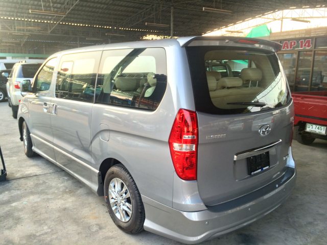 2014-Hyundai-H1-Deluxe-rear