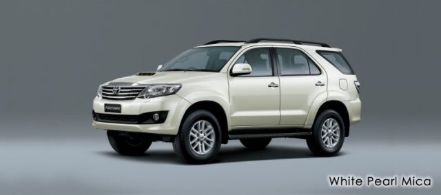 white-pearl-fortuner 2013