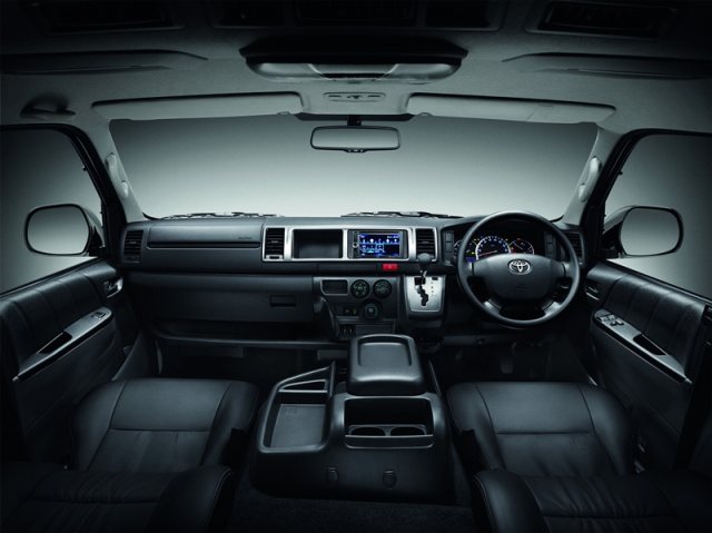 Toyota Ventury 2015 interior