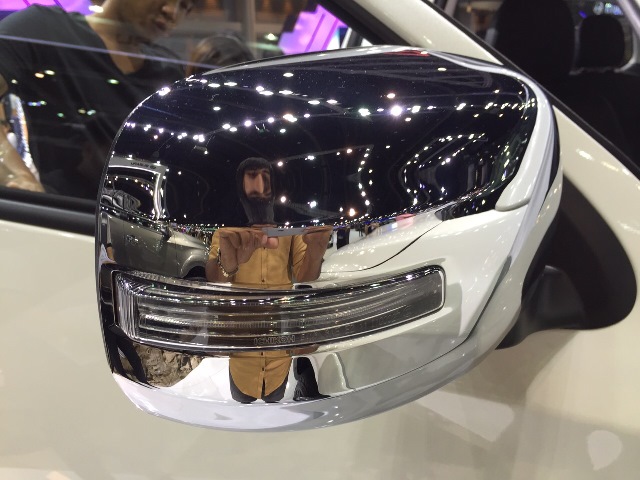2015-Mitsubishi-L200-Triton-front-side mirror