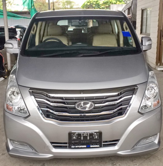 2014-Hyundai-H1-Deluxe-front