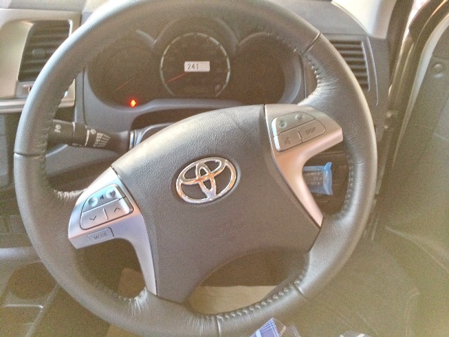 2014-Toyota-Hilux-Vigo-3000cc-Auto-4WD-steering