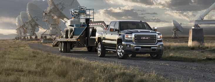 Image of the 2017 Sierra 2500HD pickup truck featuring the available all-new 6.6L Duramax diesel engine.
