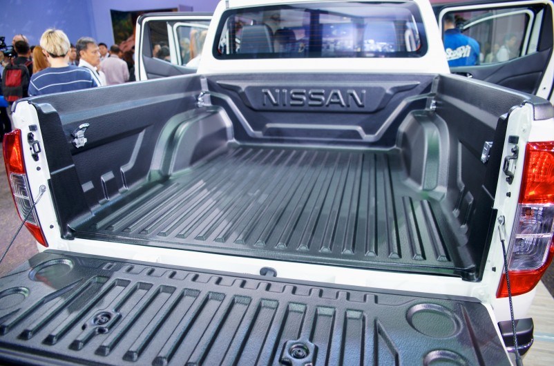 navara-np300-2015-bed