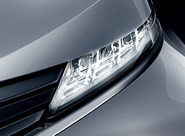 Mitsubishi Xpander SUV Thailand headlight
